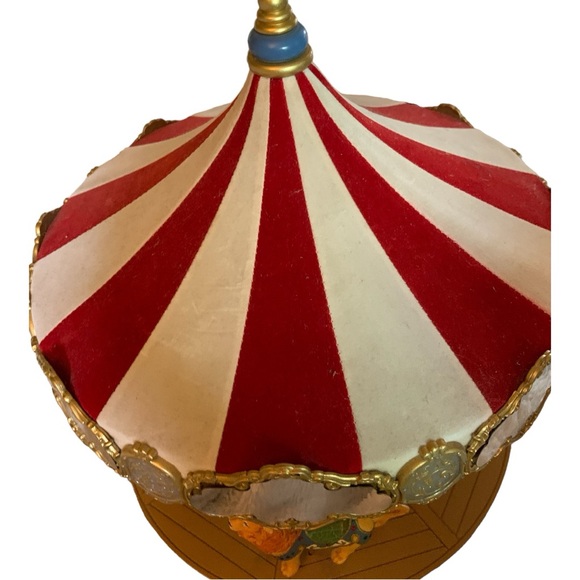 Hallmark Carousel Ride Display with Two Carousel Horses Magic Lion Included - Picture 2 of 7